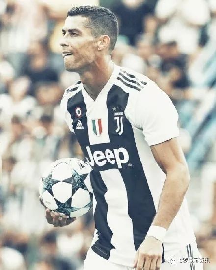 现场观看梅西杯，梅西与苏亚雷斯儿子本哈明一同观战（梅西携苏亚雷斯之子本哈明现身梅西杯看台）