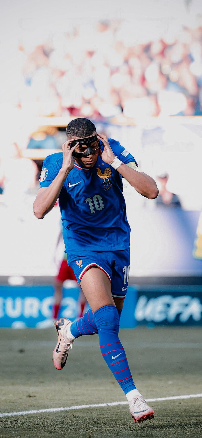 葡萄牙11月大名单：C罗领衔，菲利克斯、莱奥、B费在列（葡萄牙11月阵容公布：C罗挂帅，菲利克斯、莱奥与B费入选）