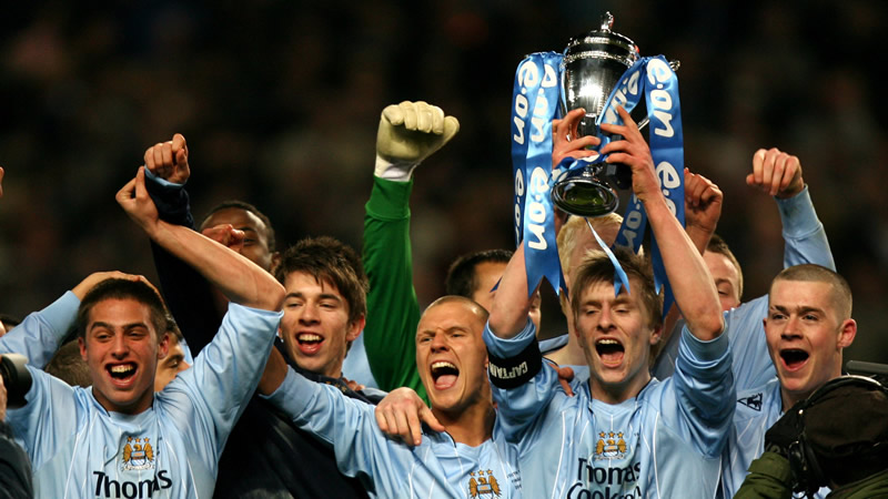 WAZ评沙尔克球员表现：两边翼卫灾难发挥，卡里乌斯超神（WAZ球员评分：沙尔克两翼卫失常，卡里乌斯神勇救主）