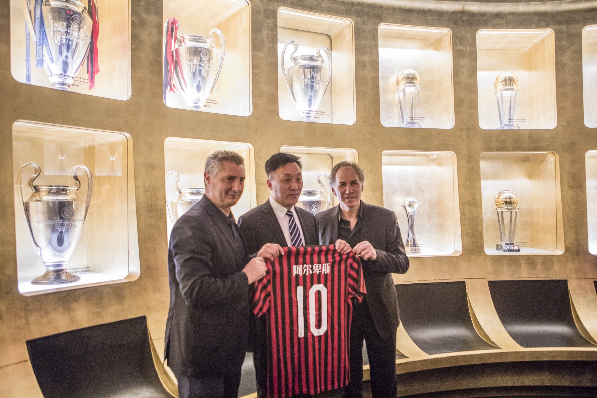 意媒：意甲或引入足球视频支持系统，主帅每场有两次挑战机会（意媒：意甲拟引入视频辅助挑战机制，主帅每场可用两次挑战）