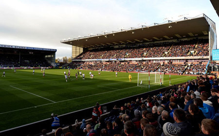 记者：韩鹏仍是泰山主帅，但俱乐部需要找个名义上的“主帅”（记者称韩鹏仍掌泰山帅印，俱乐部或另觅挂名主帅）