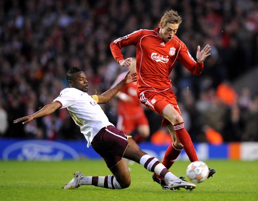 卫报：曼联新球场计划受阻，在买地谈判方面陷入僵局（卫报：购地谈判停滞，曼联新球场项目受挫）