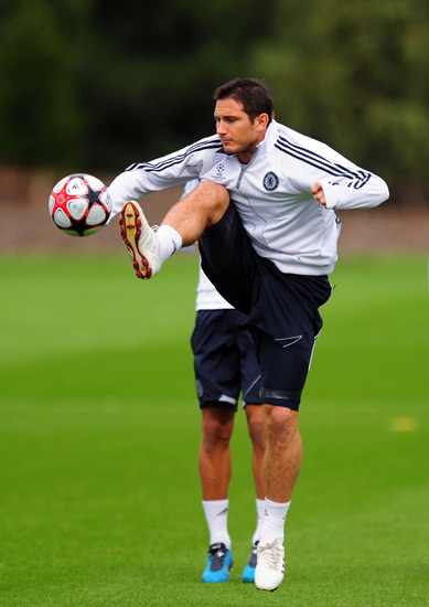 单场打入两粒头球，孔德是欧冠改制以来巴萨球员第一人（孔德单场双头破门，成为欧冠改制后巴萨第一人）