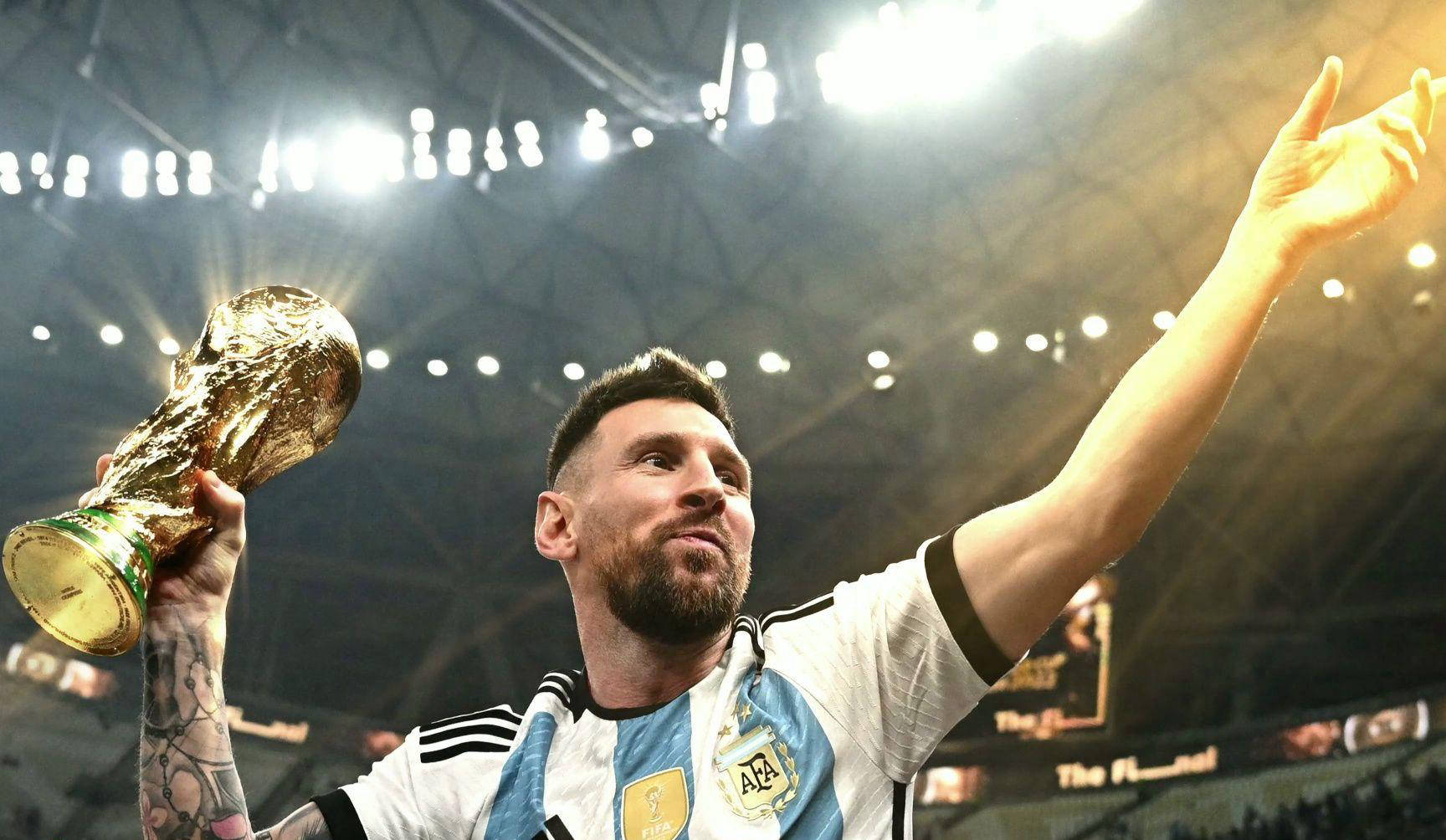 太阳队记：明日狄龙出战成疑，布克＆杰伦·格林继续缺席（太阳随队记者：狄龙明日出战存疑，布克与杰伦·格林仍将缺阵）