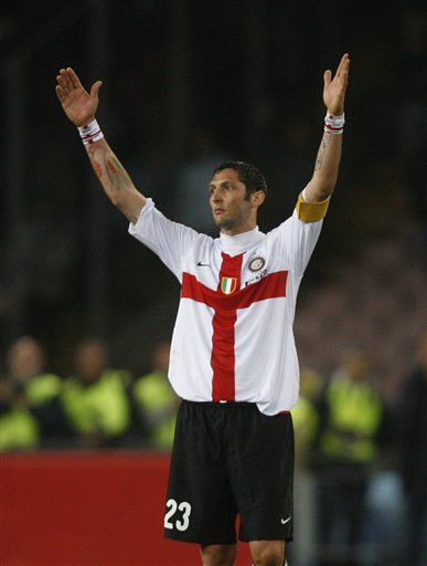 天空：抗议活动不断，苏超凯尔特人股东大会草草收场（天空：抗议声此起彼伏，苏超凯尔特人股东大会匆匆落幕）