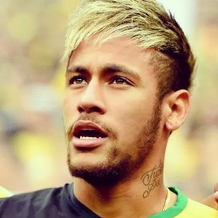 达成尤文生涯200场里程碑，洛卡特利获赠纪念球衣（洛卡特利迎尤文生涯第200场，获赠纪念球衣）