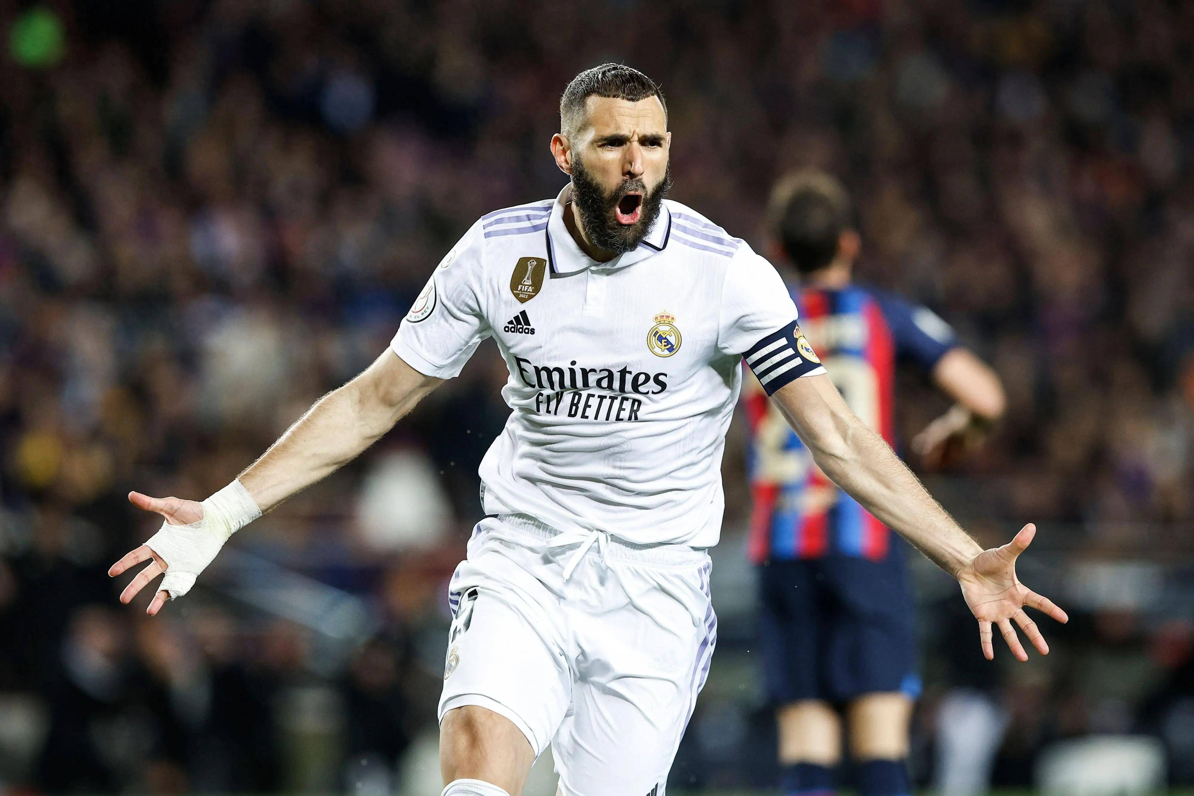 湖人詹姆斯关键三分锁定胜利（詹姆斯命中关键三分助湖人锁定胜局）