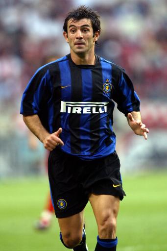 米兰冬奥会男子冰壶落选赛中国男队以7-2大胜新西兰队（米兰冬奥会男冰壶落选赛：中国队7比2大胜新西兰）