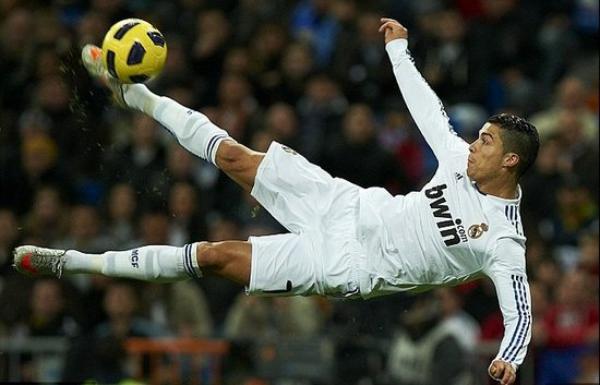 巴萨阵容豪华，弗里克面临幸福烦恼：奥萨苏纳将迎来火力全开的挑战（巴萨兵强马壮，弗里克甜蜜烦恼：奥萨苏纳将遭遇全面火力考验）