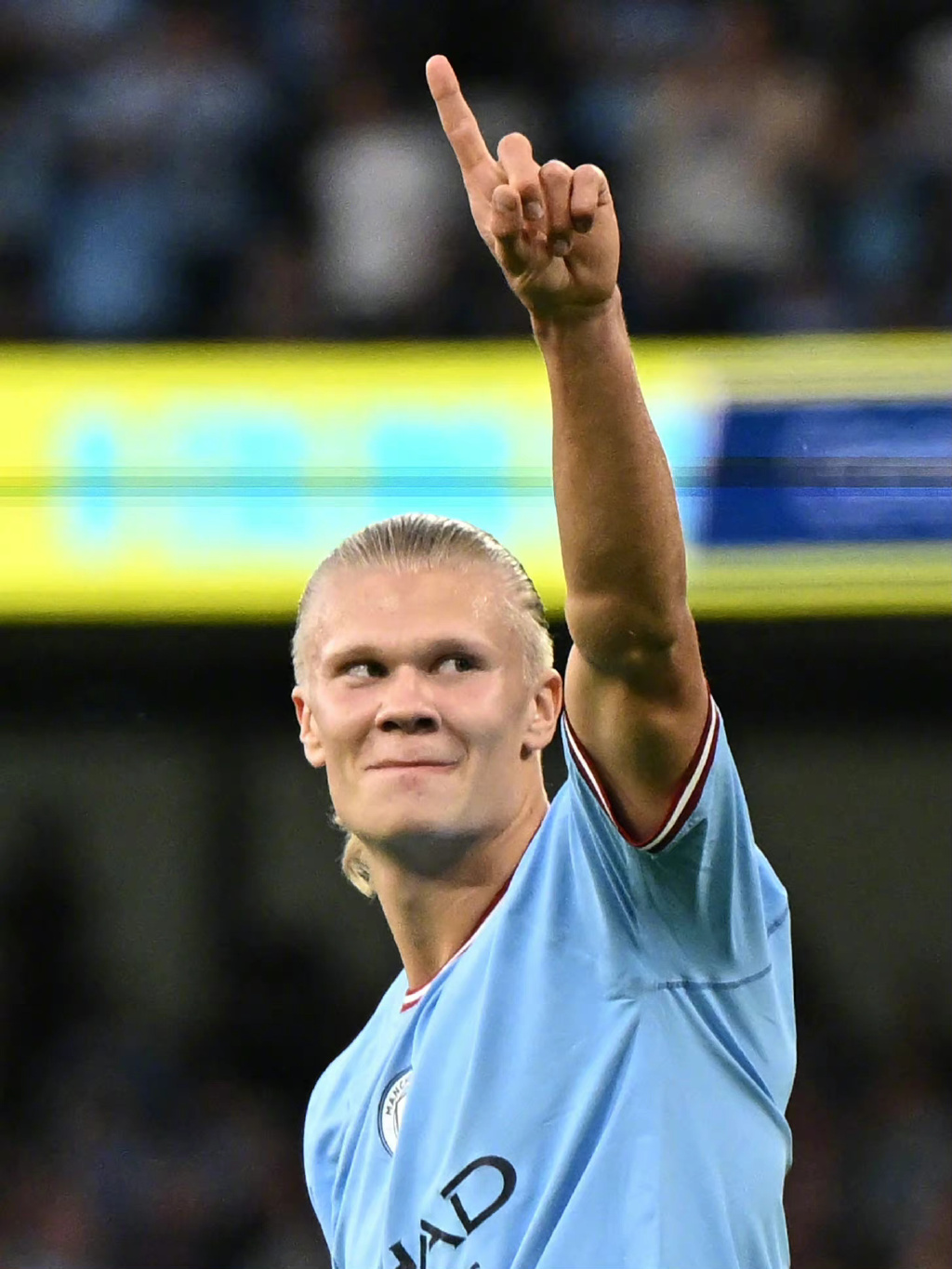 U22国足最新名单！王钰栋+蒯纪闻跳级，红牌后卫落选，冲击亚洲杯（国足U22大名单出炉：王钰栋、蒯纪闻跳级入选，红牌后卫无缘，剑指亚洲杯）